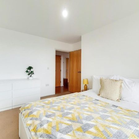 Free Parking - Two Bed Apartment By London Docklands Экстерьер фото
