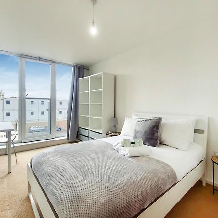 Free Parking - Two Bed Apartment By London Docklands Экстерьер фото