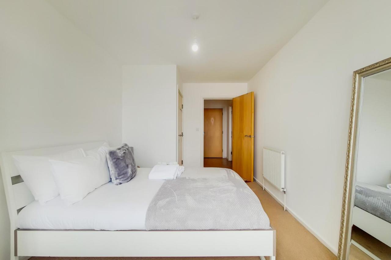 Free Parking - Two Bed Apartment By London Docklands Экстерьер фото