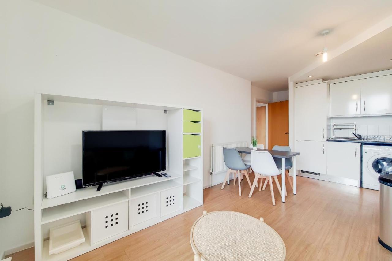 Free Parking - Two Bed Apartment By London Docklands Экстерьер фото